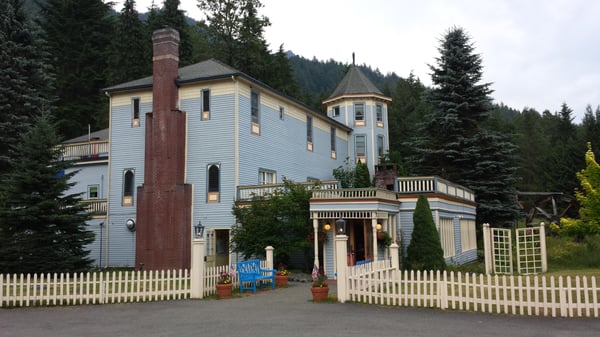 Alexander's Lodge At Mt Rainier by null