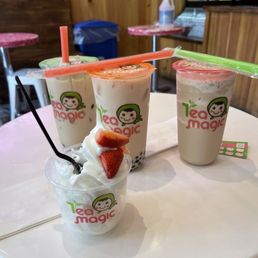 Original Tart Frozen Yogurt 12oz with 1 Topping Brown Sugar Black Milk Tea Original Tart Frozen Yogurt 12oz with 1 Topping Brown Sugar Black Milk Tea