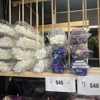 Island Leis & Bouquets - Leis in a variety of colors - Florists Near Me - Carson, California Island Leis & Bouquets - Leis in a variety of colors - Florists Near Me - Carson, California