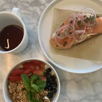 et al. - Smoked salmon toast and chia seed pudding - Breakfast & Brunch Near Me - Honolulu, Hawaii