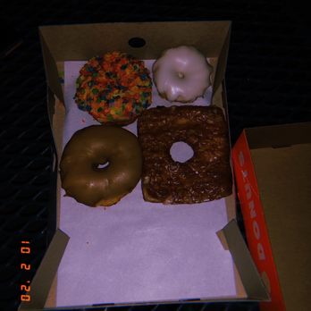 Randy's Donuts - Fruity pebbles, maple, French crueler & cronut - Donuts Near Me - Downey, California Randy's Donuts - Fruity pebbles, maple, French crueler & cronut - Donuts Near Me - Downey, California