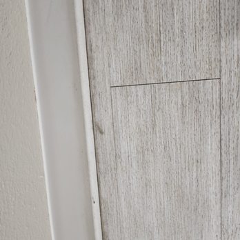 The Bridges Apartments - Dirty floors and walls on all 5 floors - Apartments Near Me - Bettendorf, Iowa