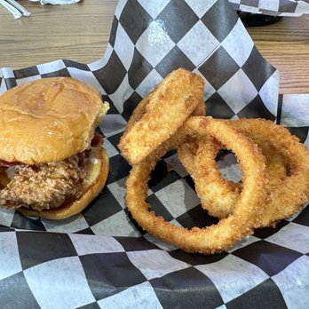 Chubbies Sliders - Prom Queen - Fast Food Near Me - Houston, Texas