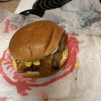 Wendy's - Bacon Deluxe Double - Burgers Near Me - Shelbyville, Tennessee Wendy's - Bacon Deluxe Double - Burgers Near Me - Shelbyville, Tennessee