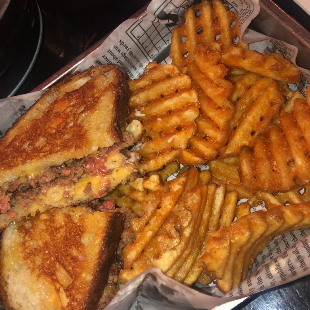 The Committed Pig - Mac and Cheese Burger - Breakfast & Brunch Near Me - Morristown, New Jersey The Committed Pig - Mac and Cheese Burger - Breakfast & Brunch Near Me - Morristown, New Jersey