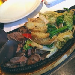 Haná Restaurante Japonês - Carne com legumes ~ também outro prato quente que é muito bom