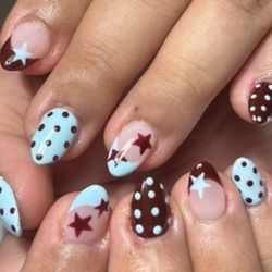Luxury nail services near hotels and attractions in DTLA with online booking available.