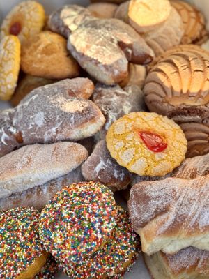 La Reyna Bakery & Coffee Shop by null