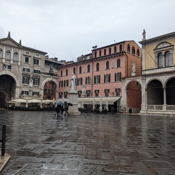 Piazza dei Signori - Piazza dei Signori, Verona - Landmarks & Historical Buildings Near Me - Verona, VR