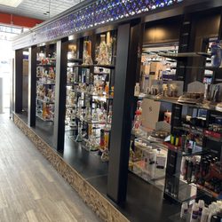 Smokey's Tobacco & Vape - Inside