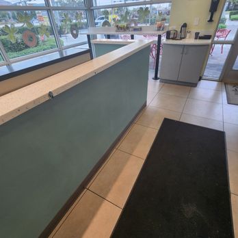 Dandee Donut Factory - Donuts Near Me - Margate, Florida