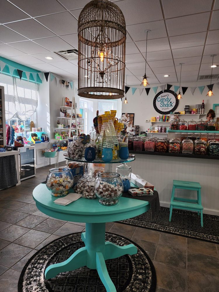 Dawn's Candy Shack & Gifts Logo