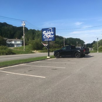 Fielder's Choice Ice Cream - a truck parked in a parking lot - Ice Cream & Frozen Yogurt Near Me - Sabattus, Maine