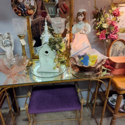 Globe Antique Mall