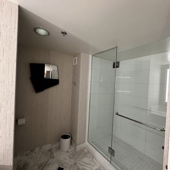 MGM Grand - Bathroom view - Hotels Near Me - Las Vegas, Nevada MGM Grand - Bathroom view - Hotels Near Me - Las Vegas, Nevada