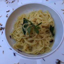 Pasta in lemon sauce