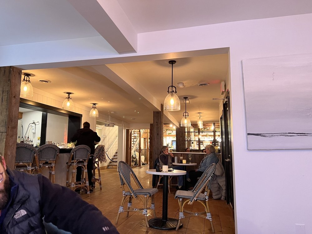 APRES COCKTAIL + WINE Updated October 2024 2038 Mountain Rd, Stowe