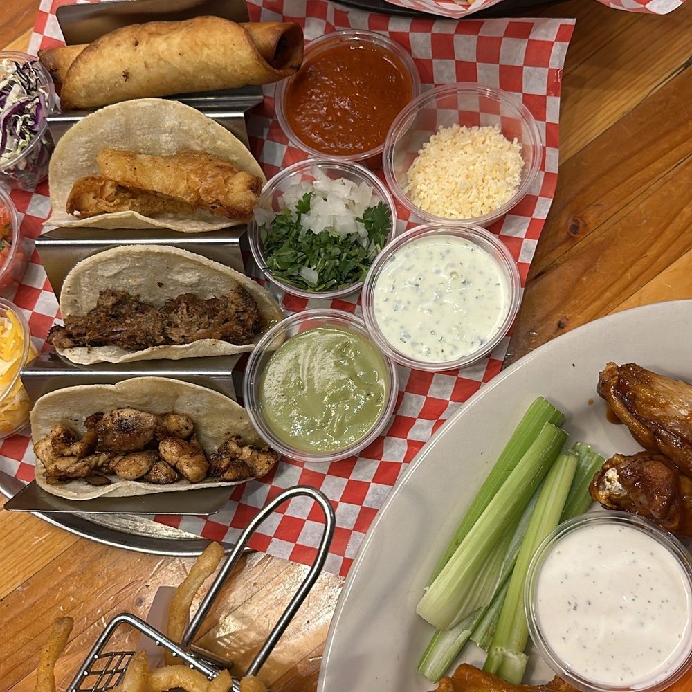 taco trio & the buffalo mild wings