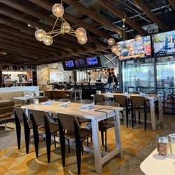 Homegrown Tap & Dough - Nice atmosphere and a bar