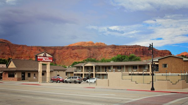 Bowen Motel by null