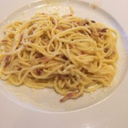 Dall Italiano - Carbonara - not much of the usual creamy cheese sauce but unbelievably good!