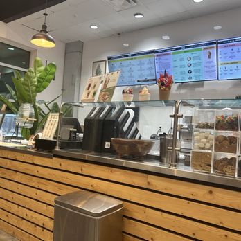Cream de la Cream - Ice Cream & Frozen Yogurt Near Me - Tampa, Florida