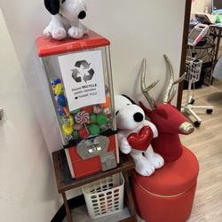 Kathy K Tomasu, DDS - Capsule vending machine for the kids after their cleaning