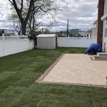 JL Posillico landscaping - a backyard with a brick patio - Masonry/Concrete Near Me JL Posillico landscaping - a backyard with a brick patio - Masonry/Concrete Near Me