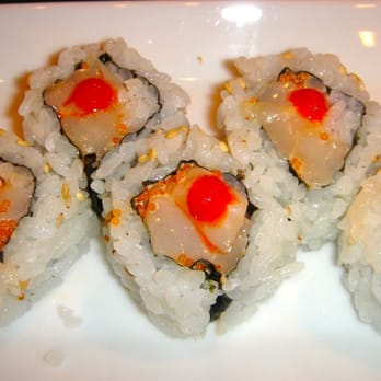 Chiba ken - close up of Spicy Scallop: chunks of scallops topped with Sriracha sauce (bottled chili sauce) - Sushi Bars Near Me - Honolulu, Hawaii Chiba ken - close up of Spicy Scallop: chunks of scallops topped with Sriracha sauce (bottled chili sauce) - Sushi Bars Near Me - Honolulu, Hawaii