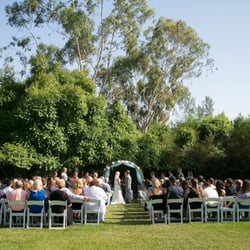Anar Party Rentals - We can accommodate a large amount of chair rentals in San Diego, as evidenced by this gorgeous wedding photo.