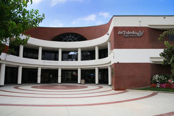 DE TOLDEO HIGH SCHOOL