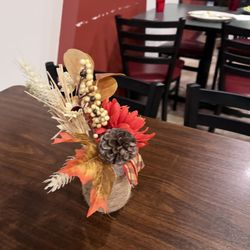 Nadia's Mediterranean Grill - Table decor