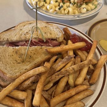 Diz's Cafe - Reuben - Wine Bars Near Me - Manchester, New Hampshire