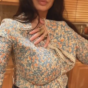 Tenshoppe - Unique 70s bell sleeve floral top. - Women's Clothing Near Me - Cerritos, California Tenshoppe - Unique 70s bell sleeve floral top. - Women's Clothing Near Me - Cerritos, California