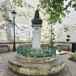 Puerta de San Juan - A memorial to Isabel de Trastamara in a park next to Puerta de San Juan