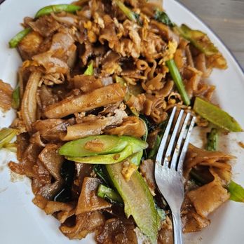 Chim! Thai Street Food - Pad see ew that my friend struggled to eat - Thai Near Me - Pasadena, California
