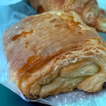 Le Marquis - Croissant chocolat ($4.75) - Bakeries Near Me - Montreal, Quebec Le Marquis - Croissant chocolat ($4.75) - Bakeries Near Me - Montreal, Quebec