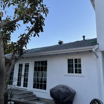 Final Touch Roofing - Workers placing Owens Corning shingles, TruDefinition Duration Cool, Mountainside. - Roofing Near Me
