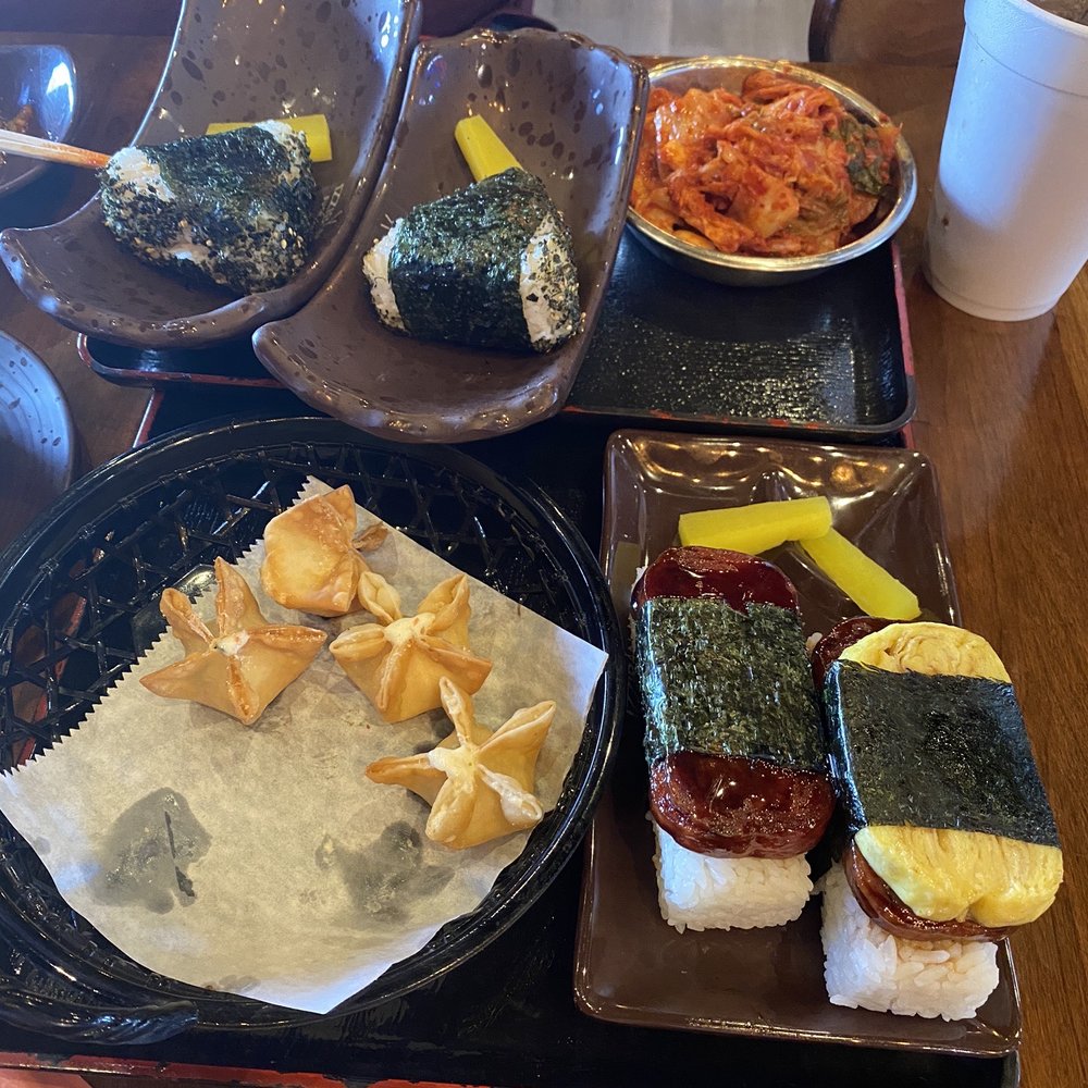 Izzi Korean Kitchen - MUSUBI and FLORIDA RANGOON (6PC) and KIMCHI and ONIGIRI (RICE BALL) 1PC - Korean Near Me - Orlando, Florida