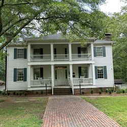 Stately Oaks - Front of house. Kitchen seen to the left.