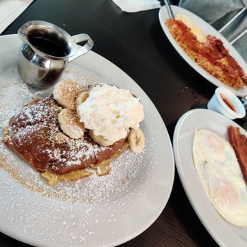 Bea Bea’s - "Banana Cream Pie" (Hawaiian bread french toast, dusted with graham cracker powder) - Coffee & Tea Near Me - Glendale, California