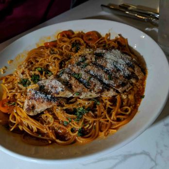 Q Kitchen | Bar - Pasta with Chicken - Barbeque Near Me - San Antonio, Texas