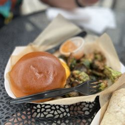 Napkins - Napkins burger with brussel sprouts