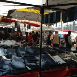 Marché aux puces de la porte de Montreuil - Dodgy jeans