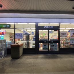 First time seeing the 7/11 close. The guy inside locked the door and totally ignore me!!!!! First time seeing the 7/11 close. The guy inside locked the door and totally ignore me!!!!!