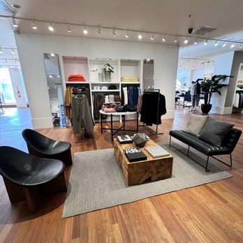 Banana Republic - Sitting Area - Accessories Near Me - Edgewater, New Jersey Banana Republic - Sitting Area - Accessories Near Me - Edgewater, New Jersey