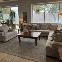 Cantu Clinical Massage Therapy - Lounge area.