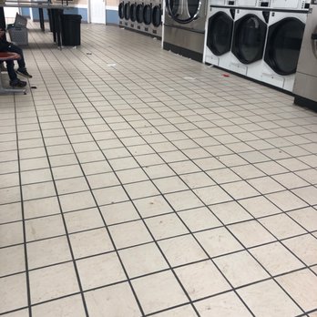 B & C Coin Laundry - Winchester - Floor dirty - Laundromat Near Me - Winchester, Tennessee