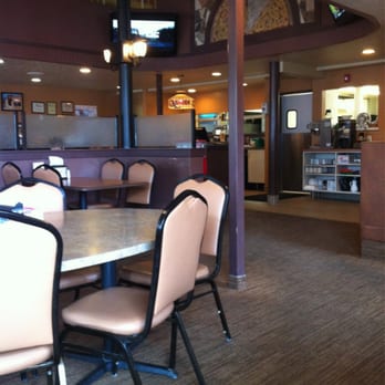 Steve's Pizza - Dining area - Pizza Near Me - Austin, Minnesota