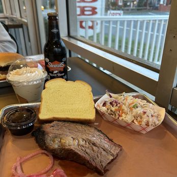 Holy Que Smokehouse - Brisket platter - Barbeque Near Me - Lahaska, Pennsylvania